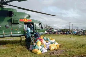 Sư đoàn 372 ứng cứu bà con vùng lũ Đắk Lắk