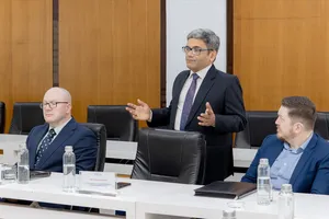 UEH và Đại học Huddersfield công bố Chương trình Liên kết đào tạo tiến sĩ: Nâng tầm nghiên cứu theo chuẩn mực quốc tế