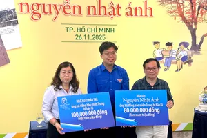 Nhà văn Nguyễn Nhật Ánh ra mắt tác phẩm mới, ủng hộ đồng bào miền Trung 80 triệu đồng