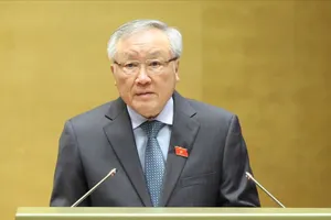 Phó Thủ tướng Thường trực Chính phủ Nguyễn Hòa Bình trình bày báo cáo, sáng 3-12. Ảnh: QUANG PHÚC