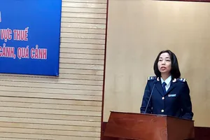 Bà Nguyễn Thị Khánh Huyền, Ban Nghiệp vụ thuế hải quan (Cục Hải quan) thông tin tại buổi họp báo. Ảnh: HÀ NGUYỄN