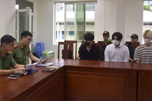 Các nghi phạm tại cơ quan công an. Ảnh: CACC