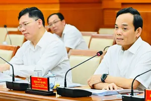 Bí thư Thành ủy TPHCM Trần Lưu Quang chủ trì họp thúc đẩy tiến độ dự án, giải ngân vốn đầu tư công