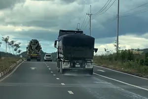 Quảng Ngãi: Xử lý xe chở cát gây ảnh hưởng môi trường