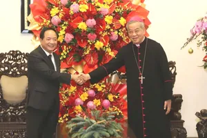 Trưởng Ban Tuyên giáo và Dân vận Trung ương thăm, chúc mừng Giáng sinh tại TPHCM