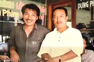 Người lính vận tải và ánh đèn sân khấu