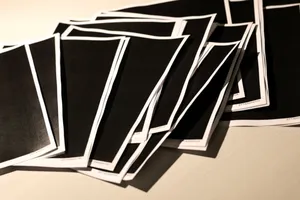 Nhiều trang tài liệu trong đợt giải mật lần này hoàn toàn bị che đen. Ảnh: REUTERS