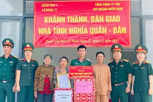 Trao nhà “Nghĩa tình quân nhân” cho gia đình có hoàn cảnh khó khăn