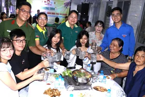 Ấm áp "Bữa cơm đoàn kết" mừng năm mới tại khu nhà trọ tự quản