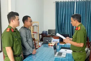 Cơ quan công an thi hành lệnh bắt tạm giam đối với Bùi Quang Huy