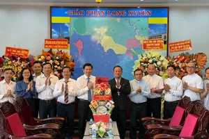 Phó Chủ tịch HĐND TPHCM Trần Văn Tuấn thăm, tặng quà Giáo phận Long Xuyên (tỉnh An Giang)