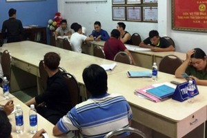 Masseurs at the police station (Photo: SGGP