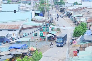 Lo Lu Street - the center of land price fever - has no sewerage system (Photo: SGGP)