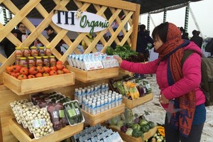 Organic products are displayed at a fair(Photo: VNA)