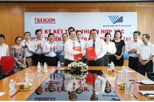 At the signing ceremony (Photo: SGGP)