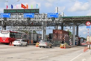 The National Assembly (NA) Standing Committee held a working session on supervising implementation of BOT (Build-Operate-Transfer) traffic projects in the wake of heated protests over one of them in the southern province of Tien Giang. — VNA/VNS Photo Min