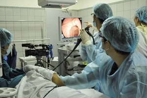 Vietnam has begun implementing gene and immune cell therapies, with the goal of tailoring cancer treatments to individual patients (Illustrative photo: suckhoedoisong.vn)