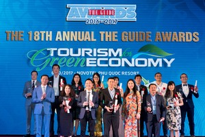 At the award-giving ceremony (Photo: Courtesy of Vietjet)