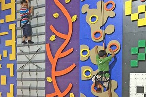 Indoor mountain climbing (Photo: SGGP)