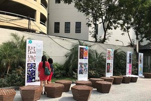 Visitors come to the exhibition in Hanoi (Photo: courtesy of British Council )