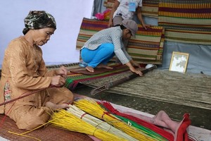 Fifteen traditional handicraft villages join festival in central Vietnam