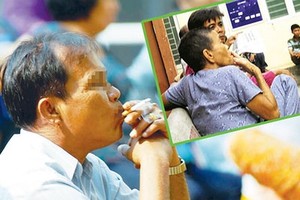 Many Vietnamese men still smoke a lot (Photo: SGGP)