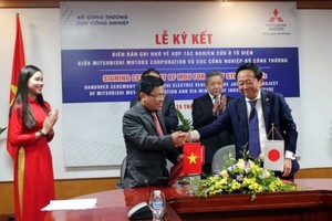 At the signing ceremony (Photo http://www.nhadautu.vn)