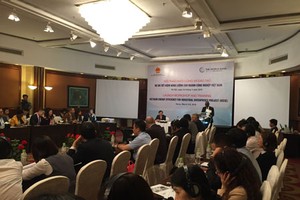 At the meeting (Photo: Coutersy of WB)