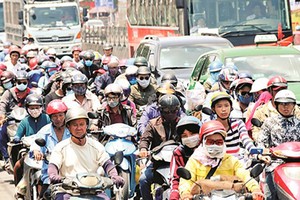 People poured into HCMC on National Way No.1 on May 1 after their long holiday. Photo by Cao Thang