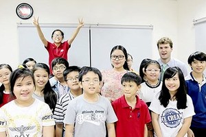 Learners and teachers of VUS - a famous foreign language in HCMC (Photo: SGGP)