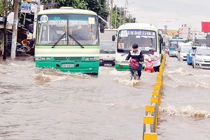 HCMC looks to raise funding for anti-flooding task