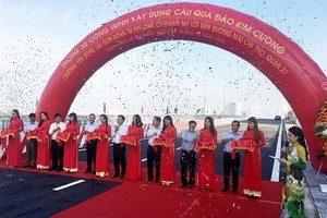 Bridge to Kim Cuong island opened to traffic