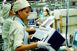 An assembly line in Samsung Vietnam Company located in Yen Phong Industrial Park. Photo by Vietnam News Agency