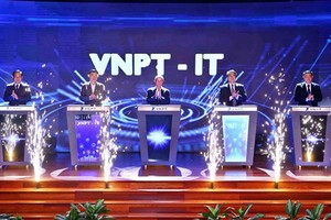 Leaders of the Ministry of Information and Communications as well as VNPT in the grand opening ceremony of VNPT-IT on June 12, 2018. Photo by T.B
