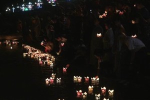 The lantern floating festival was held on Thach Han river of Quang Tri province on July 20 (Photo: VNA)