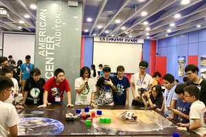 Vietnamese studetns at the Robotics Camp (Photo: Courtesy of U.S. Embassy)
