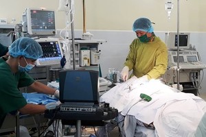 Japanese doctors perform a cardiac surgery for a patient of the Military Hospital 175 (Source: www.qdnd.vn)