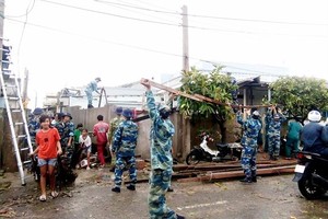 Strong wind blows off roofs of 60 houses, no casualties