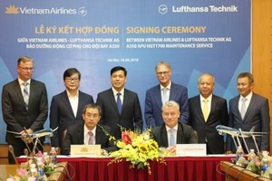Germany-based Lufthansa Technik AG will provide maintenance services for the auxiliary power units (APUs) of Vietnam Airlines’ Airbus A350-900 fleet according to a contract signed on August 16. (Photo: Vietnam Airlines)