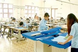 Students are learning a job at a vocational school in HCMC (Photo: SGGP)