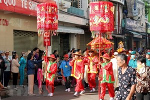 At the ‘Nghinh Ong xuat du’ ritual (Photo: VNA)