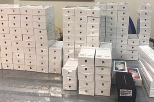 Over 250 iPhones seized in Tan Son Nhat Airport