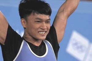 Weightlifter Ngo Son Dinh won a gold medal in the men’s 56kg event at the 2018 Summer Youth Olympic Games in Argentina on October 7. (Photo: Thethaoplus)