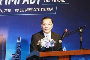 The Minister of Science and Technology Chu Ngoc Anh delivered a presentation in the conference. Photo by MC