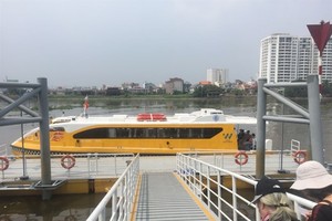 A water bus on the Sai Gon River in Ho Chi Minh City. (Photo: VNA)