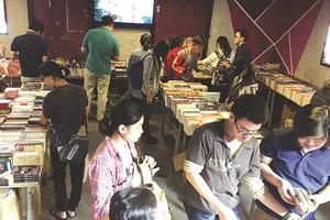 Giant year-end book fairs held in HCMC