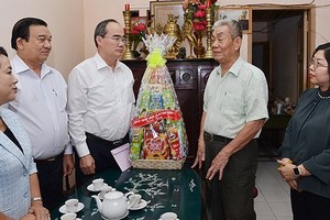 HCMC allocates $34 mln for gifts to Vietnamese heroic mother, wounded soldiers