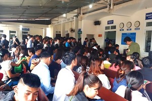 Thousands of people in Ha Tinh apply for passport to work abroad