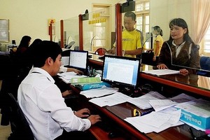 The Ministry of Home Affairs (MoHA) is collecting opinions on a new law which would amend a number of articles of the Law on Cadres and Civil Servants (2008) and the Law on Public Employees (2010).(Source: phapluatxahoi.vn)