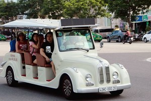 Can Gio district allowed to use electric vehicles for patient transport